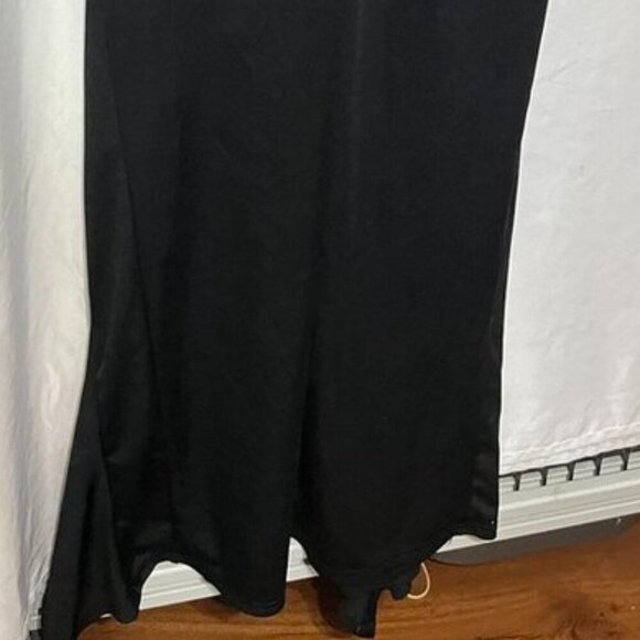 🖤 Elegant Black One-Shoulder Drape Maxi Dress - Picture 11 of 13